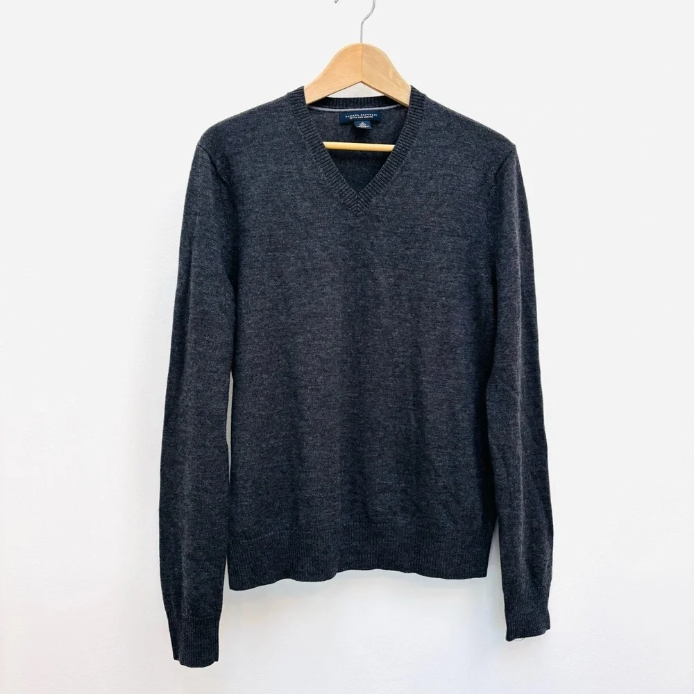 Banana Republic Men's Merino Wool V Neck Sweater Classic Preppy Academia Gray M